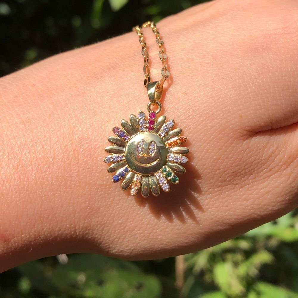 18k Gold Plated Flower Charm necklace - Picture 16 of 16